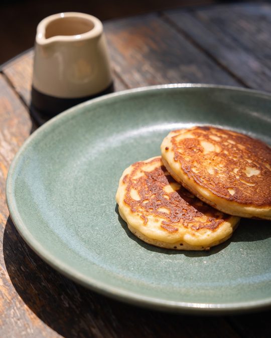 Kids pancakes with maple