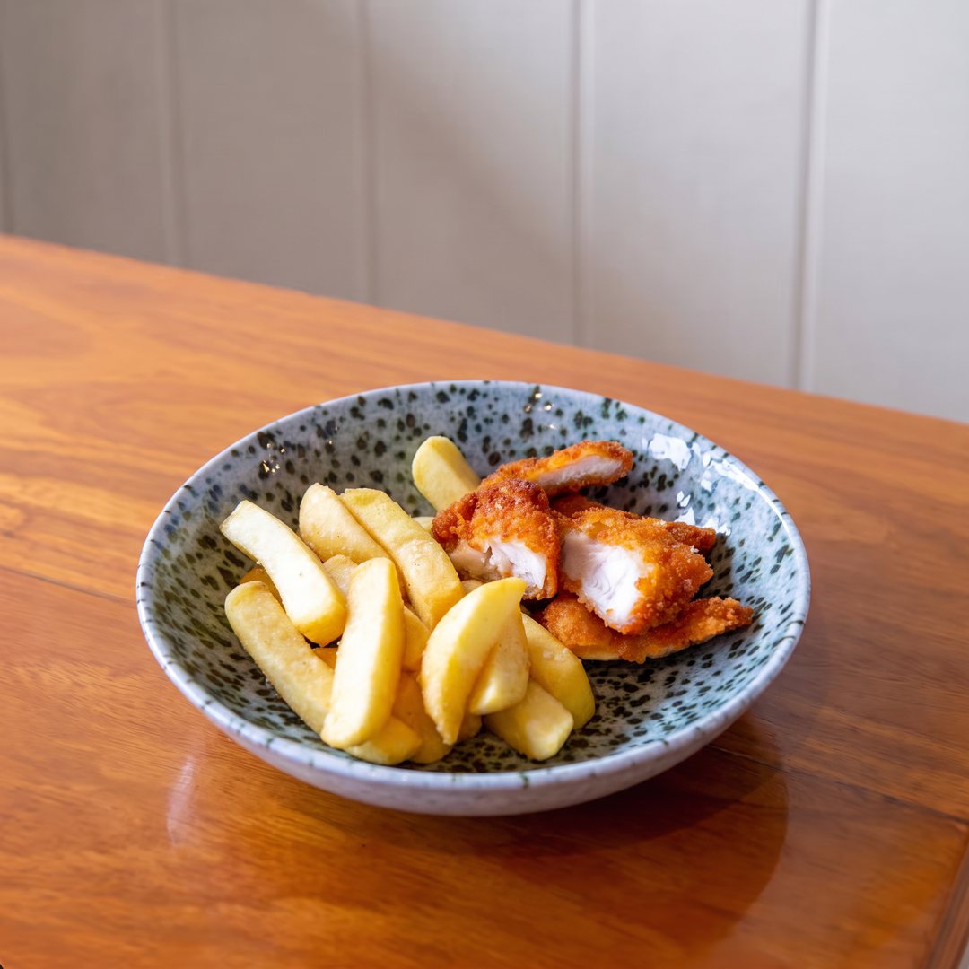 Kids fried chicken bites with chips